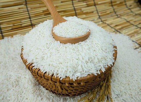 تصویر 3 از برنج طارم سنگی رنگ طبیعی و دانه‌ شفاف تولید شده در شالیزار های ایران