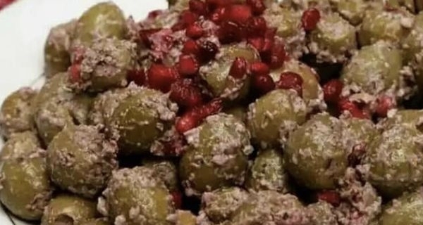 تصویر 2 از زیتون پرورده مخصوص شمال با ترکیب رب انار و سبزی معطر