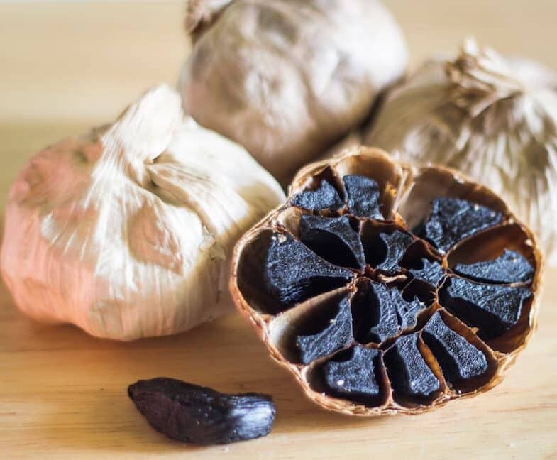 سیر سیاه اصل مرغوب با بسته‌ بندی شیک و کیفیت تضمینی