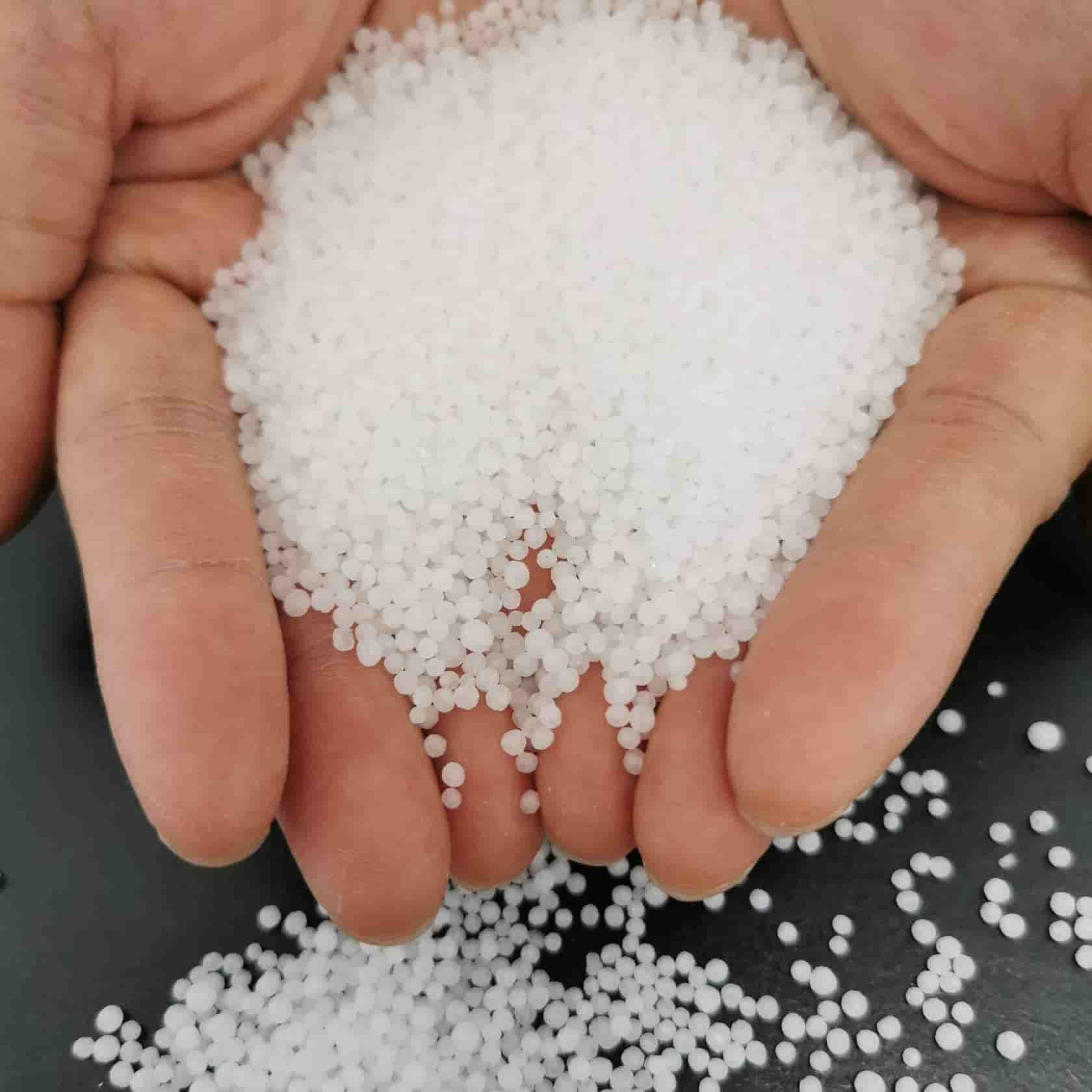 تصویر 2 از کود اوره خارجی در بسته بندی و اندازه‌ های مختلف برای زمین‌ های کشاورزی