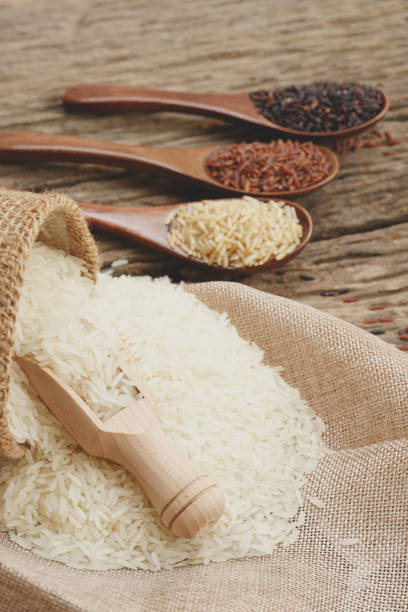 تصویر 1 از خرید برنج کامفیروز اصل با عصر طبیعی و طعم خانگی