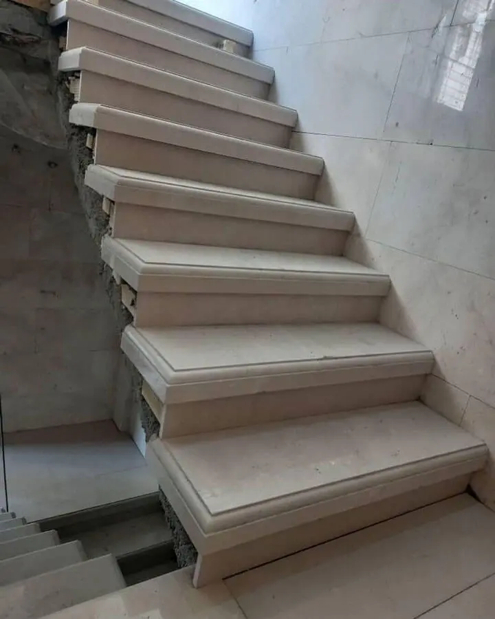 تصویر 2 از سنگ مرمریت هرسین باکیفیت مناسب کف‌ پوش و دیوار داخلی ساختمان
