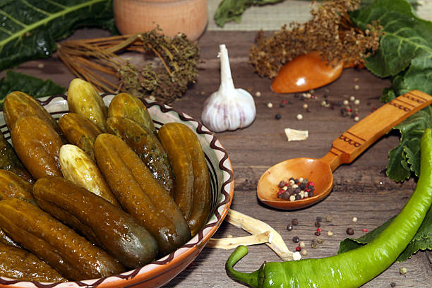 تصویر 1 از خیارشور ترد و خوشمزه دبه ۵۰ کیلویی مرغوب