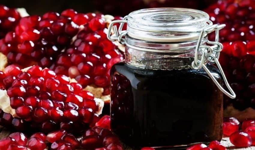 تصویر 1 از رب انار سیاه طبیعی ساوه خانگی بسته بندی شیشه ای