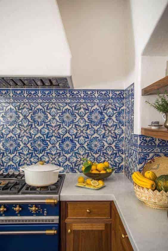 کاشی دیواری سه‌ بعدی با طراحی مدرن و جلوه لوکس