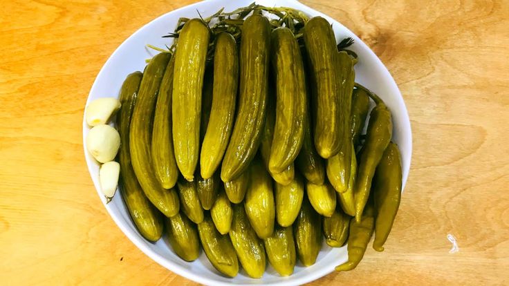 خیارشور سنتی ترد با طعم اصیل