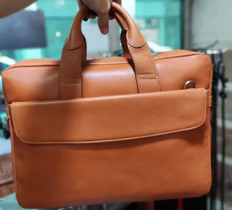 کیف چرم اداری شیک مناسب محیط‌ های کاری