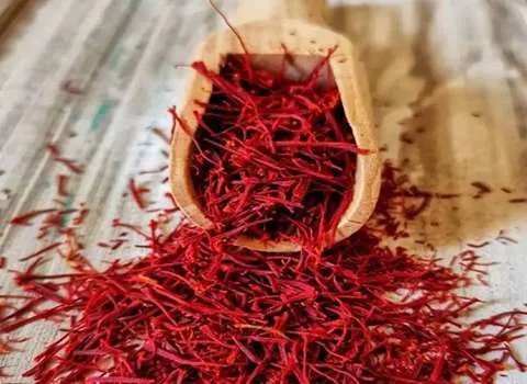تصویر 3 از زعفران نگین مشهد عطر طبیعی و رنگ دهی خوب