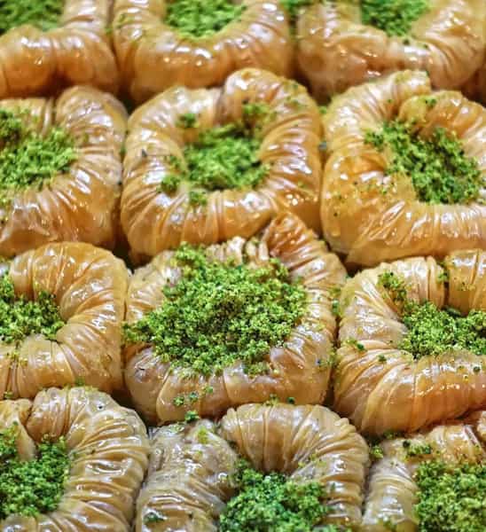 باقلوا شیرین و ترد خوش عطر و طعم مناسب هدیه + کیفیت عالی
