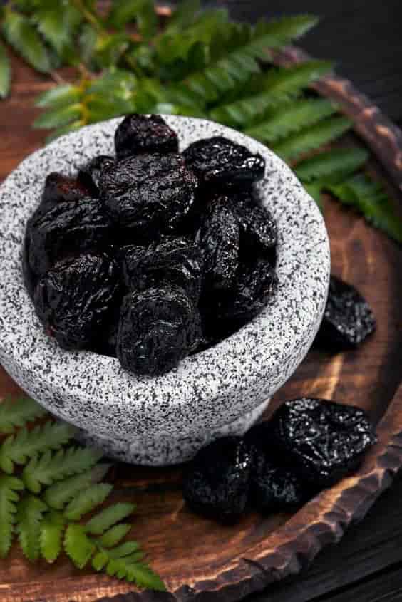 آلو سیاه تازه با عطر قوی و ماندگاری مناسب