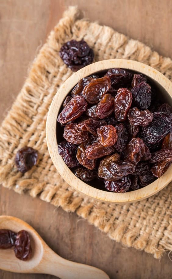 تصویر 1 از آلو سیاه تازه با عطر قوی و ماندگاری مناسب