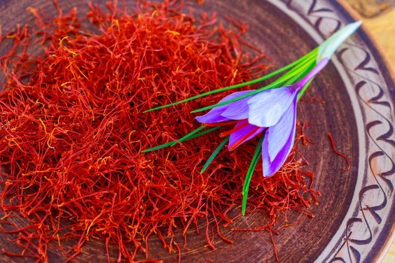 تصویر 5 از زعفران تازه برداشت شده با رنگ ‌دهی قوی و طبیعی