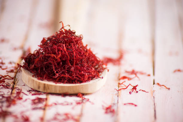 تصویر 4 از زعفران نگین سنتی خشک در سایه با عطر اصیل