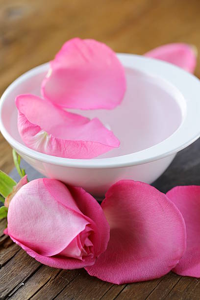 تصویر 4 از گلاب سنتی با عطر فاخر و حس و حال اصیل