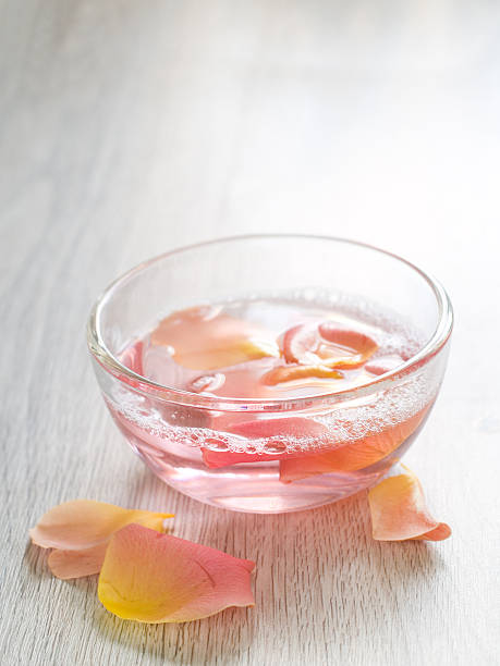 تصویر 2 از گلاب سنتی با عطر فاخر و حس و حال اصیل