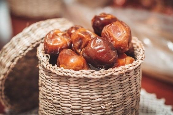 تصویر 2 از خرما کبکاب عسلی با شیرینی طبیعی و بافت کاراملی