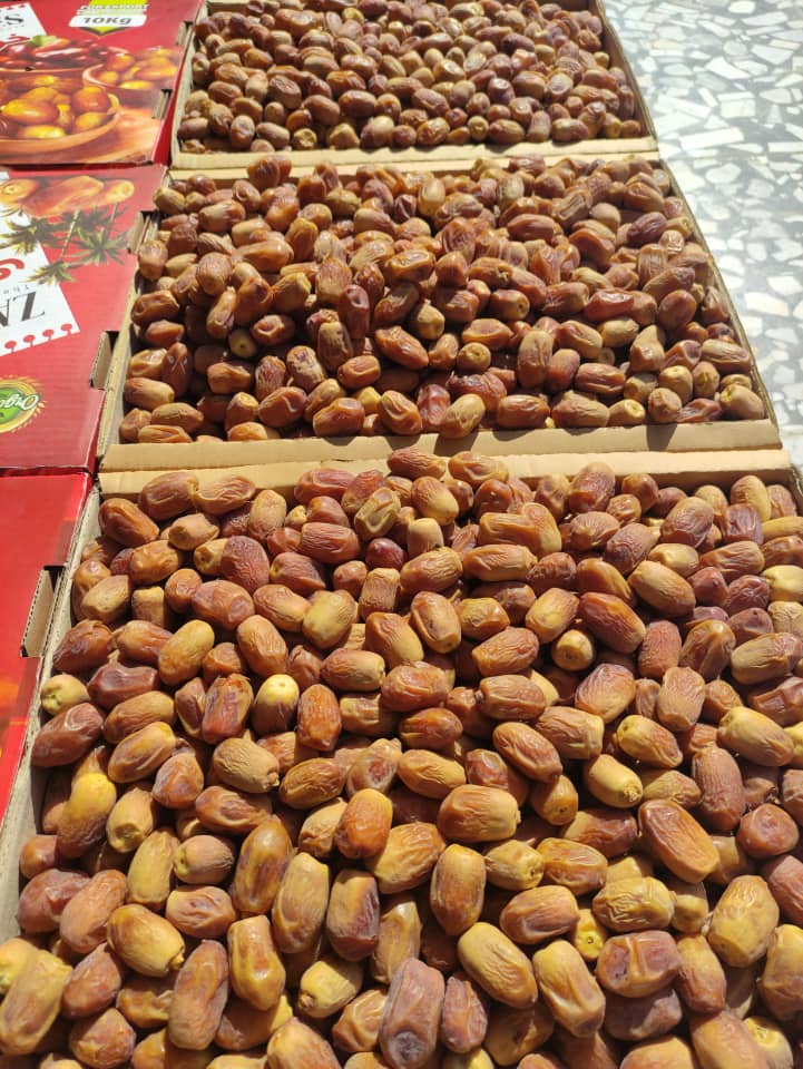 تصویر 2 از خرما زاهدی جنوب با بافتی نرم و طلایی