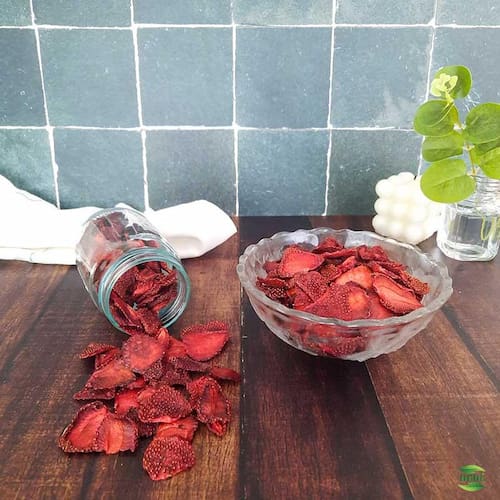 تصویر 5 از توت‌ فرنگی خشک + میان‌ وعده سالم و خوش‌ طعم
