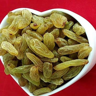 کشمش سبز ممتاز کاشمر با طعم طبیعی مناسب پذیرایی در مجالس