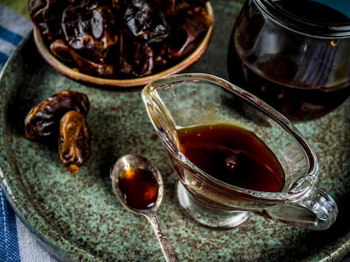 تصویر 4 از شیره خرما با رنگ تیره و بوی طبیعی