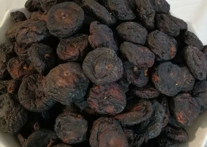 انجیر خشک مشکی طعم بی نظیر و فوق العاده