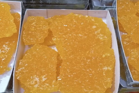 تصویر 1 از نبات دو آتیشه عسلی طبیعی و خوش‌ طعم