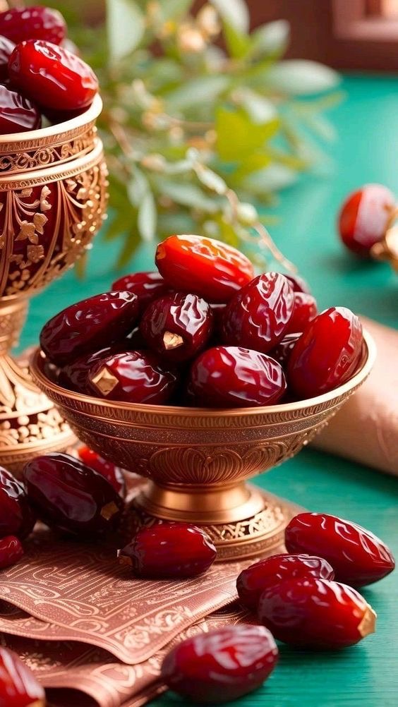 خرمای شاهانی شیرین و طبیعی