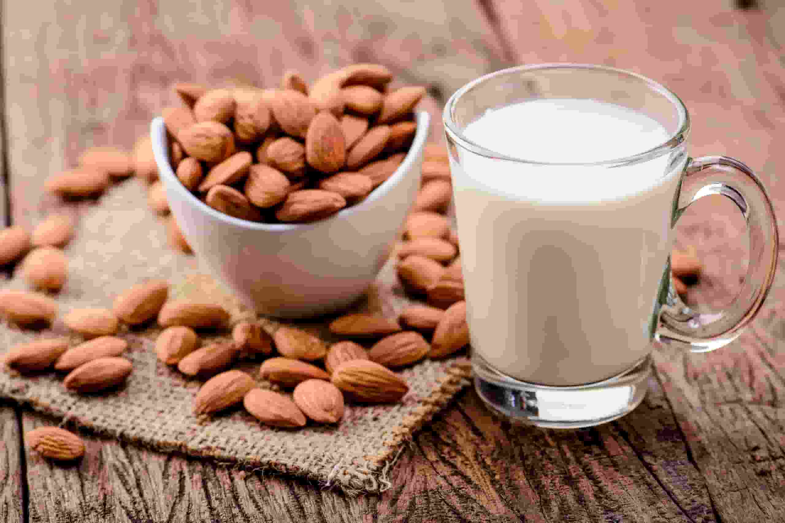 تصویر 2 از شیر بادام درختی ارگانیک با خواص بی‌ نظیر برای سلامتی