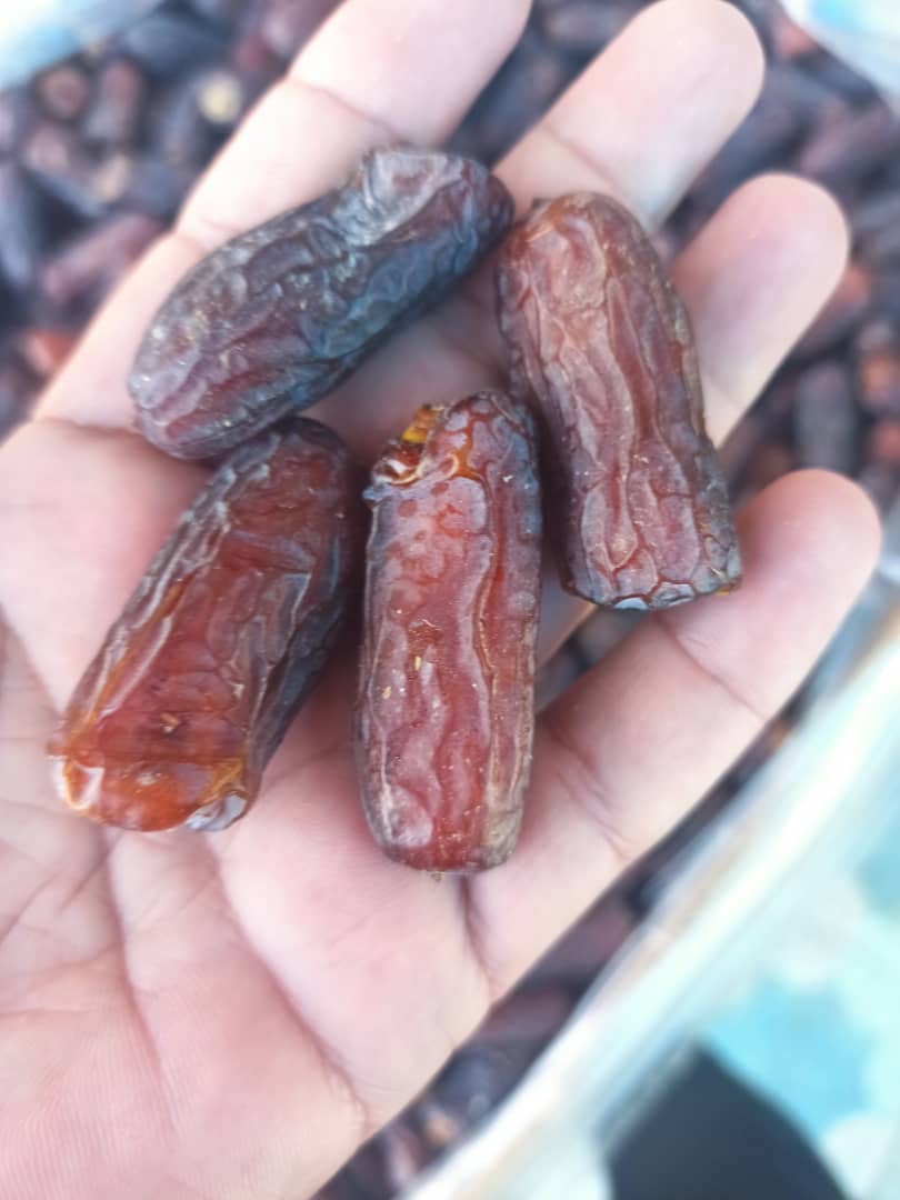 تصویر 3 از خرما پیارم عربستان خوش بافت و شیرین