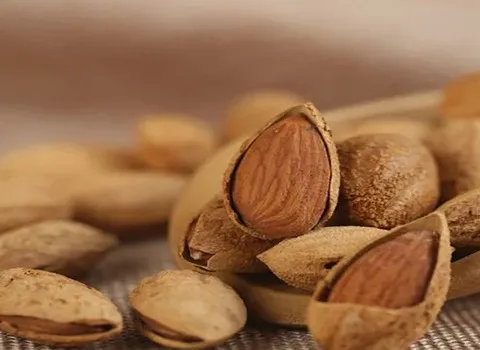 تصویر 3 از بادام درختی برشته با آب نمک برای حفظ تازگی