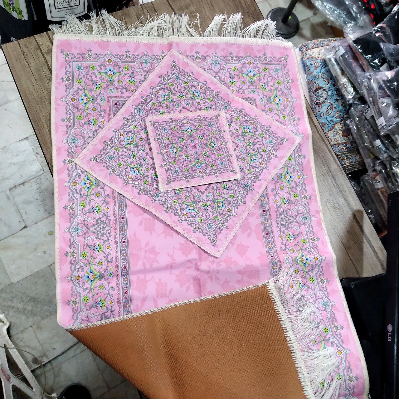 تصویر 2 از جانماز چاپی با طراحی چشم نواز و رنگ بندی متنوع
