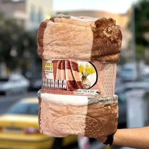 تصویر 2 از خرید پتو مسافرتی دو نفره ماندانا در رنگ‌ بندی جذاب و متنوع