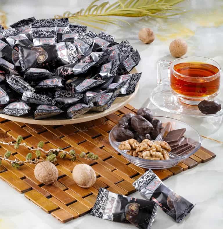 خرما شکلاتی گردویی محصول محبوب کودکان
