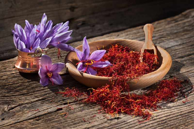 تصویر 3 از زعفران بهرامن نیم گرمی با رنگ طبیعی و عطر ماندگار