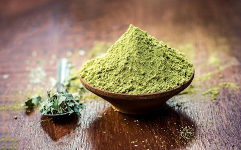 تصویر 3 از حنا هندی قهوه ای خالص با رنگ‌ دهی بالا و کیفیت ممتاز