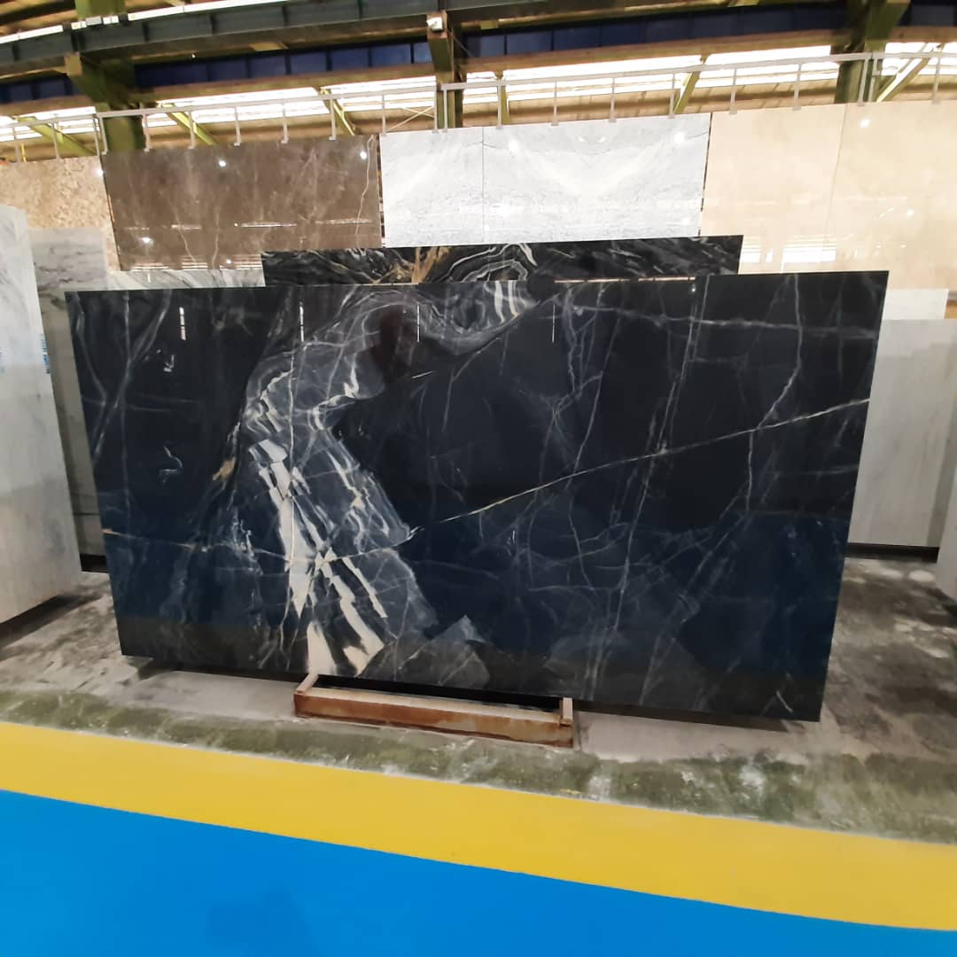 تصویر 2 از سنگ گرانیت مشکی با رگه سفید پوشش مقاوم در برابر ساییدگی