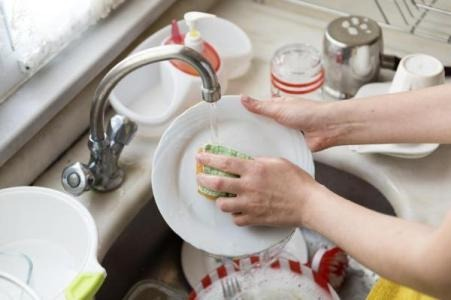 مایع ظرفشویی شویی پاک‌ کنندگی قوی با اثری مطبوع و دلپذیر