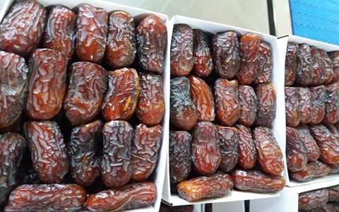 تصویر 2 از خرما پیارم لوکس دست چین شده برای مصرف کنندگان خاص