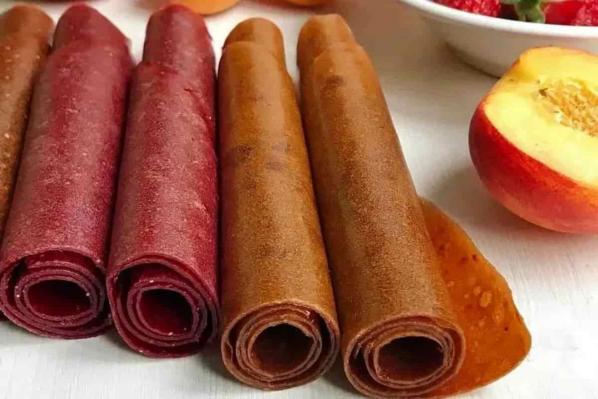 لواشک ورقه ای بسته ای مناسب سفر و میان وعده هرورق با ترکیباتی میوه ای تازه