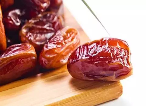 خرما مضافتی زرد رنگ طبیعی و زیبا