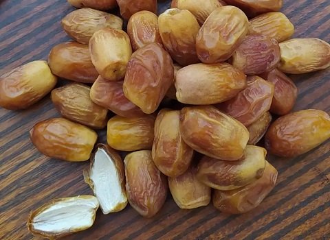 تصویر 4 از خرما زاهدی تازه بافت یکنواخت و خوش‌ رنگ