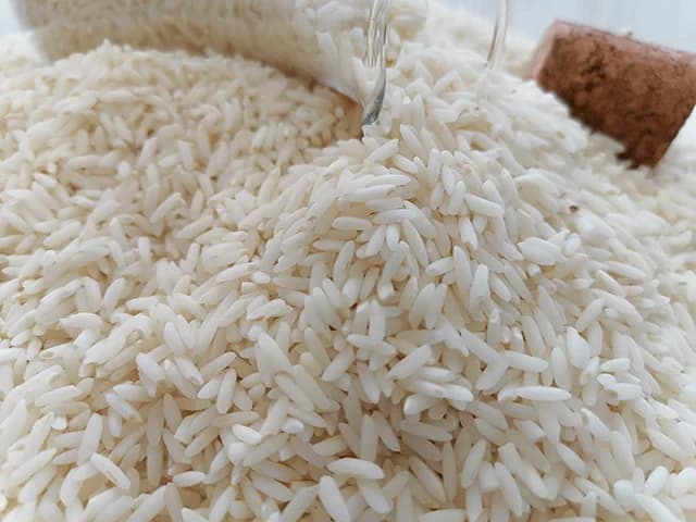 تصویر 2 از برنج ایرانی درجه یک با دانه‌ های بلند و نرم