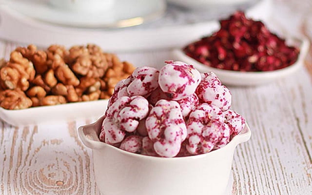 شکر پنیر گل محمدی تولید سنتی با عطر طبیعی اصیل همراه بافتی لطیف و متعادل