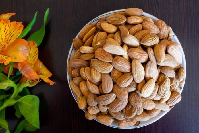 تصویر 2 از بادام درختی کاغذی دانه سبک ویژه شکستن آسان