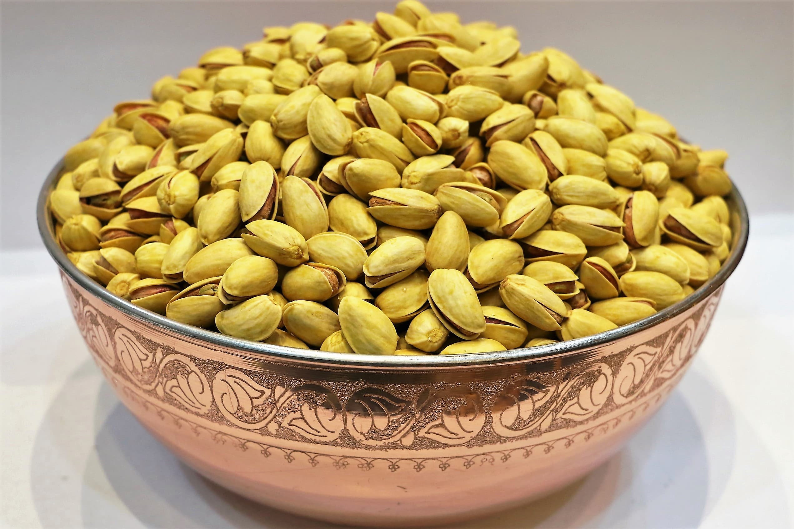 تصویر 2 از پسته احمد آقایی خام بدون افزودنی مناسب رژیم غذایی سالم