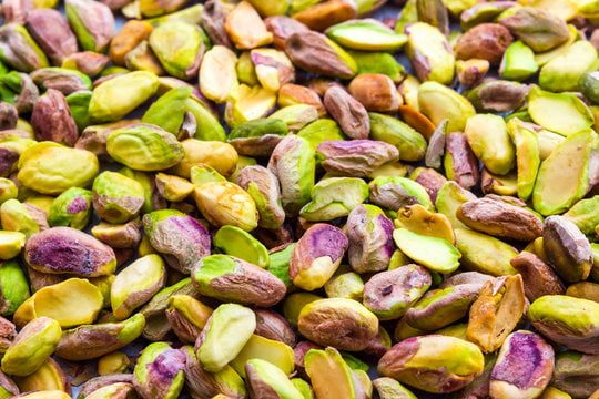 پسته احمدآقایی تازه فرآوری شده با طعم طبیعی و ماندگاری مناسب