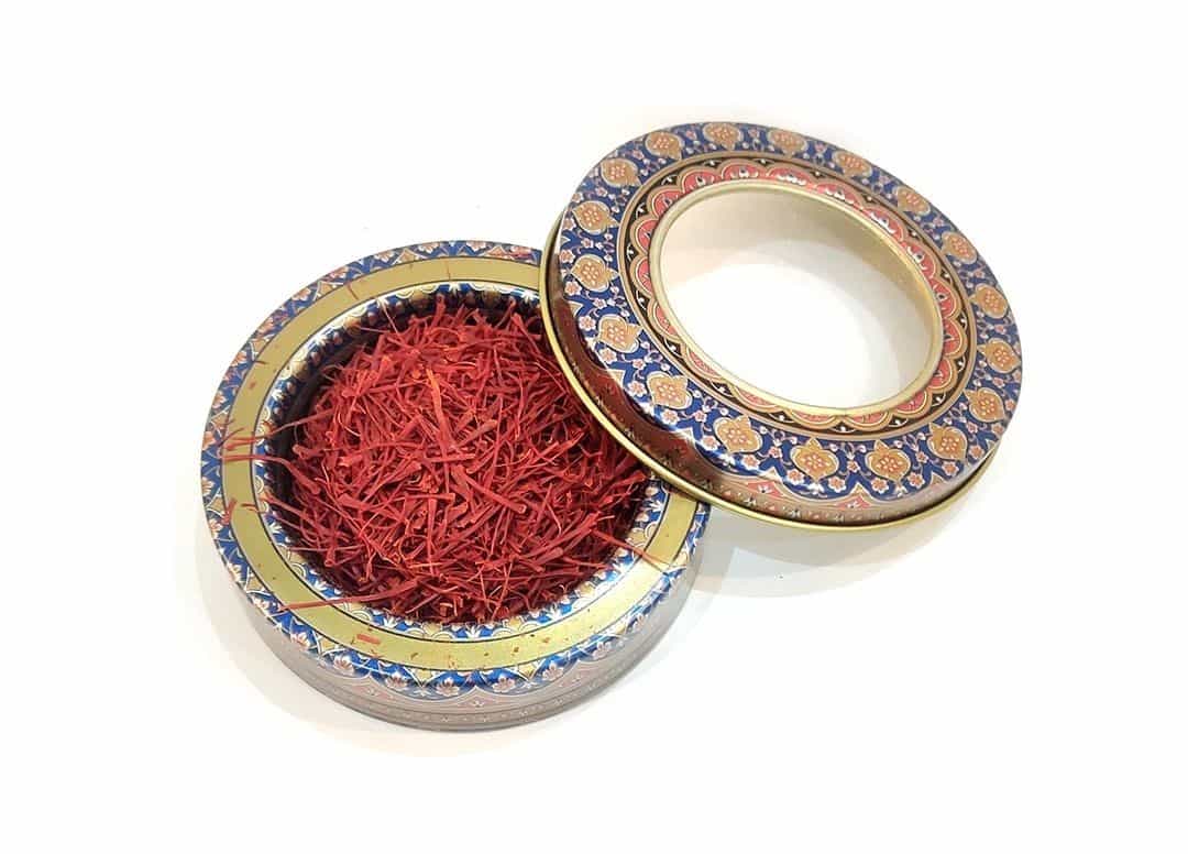 زعفران اصل اصفهان نمونه های بلند و طبیعی