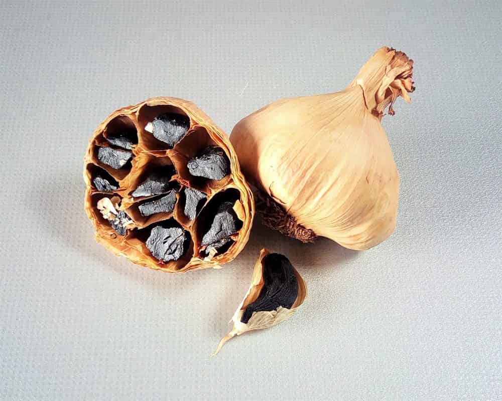 تصویر 1 از سیر سیاه دکتر ضی تهیه شده با روش کنترل دما و رطوبت