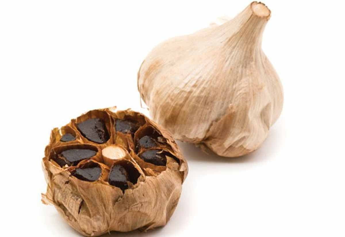 تصویر 3 از سیر سیاه لوآ با رنگ تیره و طعمی منحصر به فرد