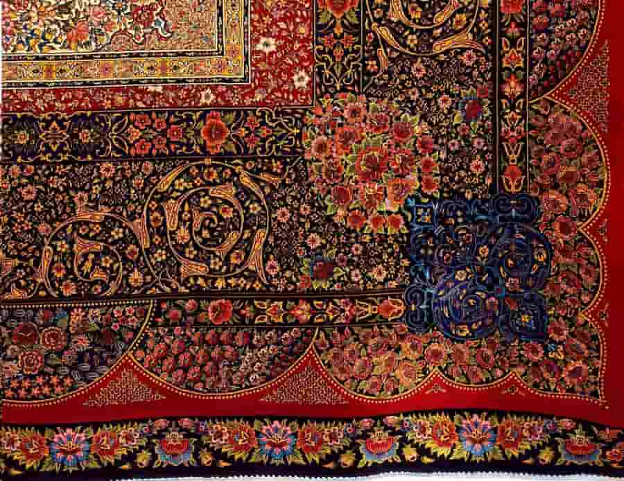 تصویر 4 از فرش ابریشمی ماشینی فرهی دارای بافت دقیق و نرم
